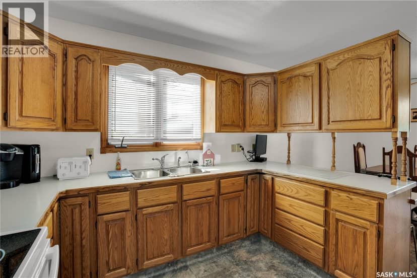 109 1st AVENUE E — photo 18 of 40