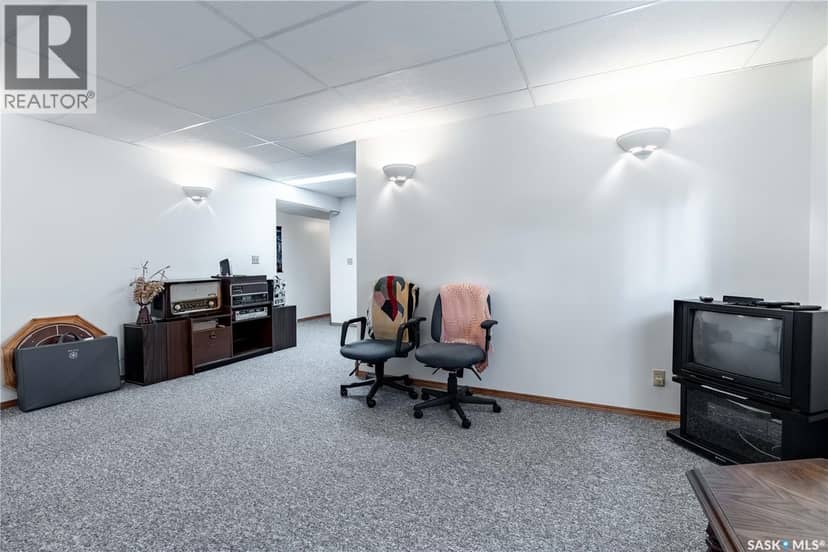 109 1st AVENUE E — photo 32 of 40