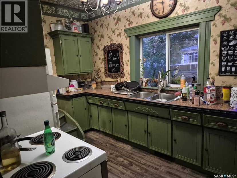 303 Edward STREET — photo 11 of 34