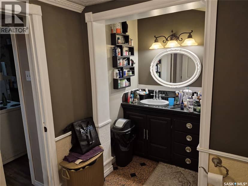303 Edward STREET — photo 17 of 34