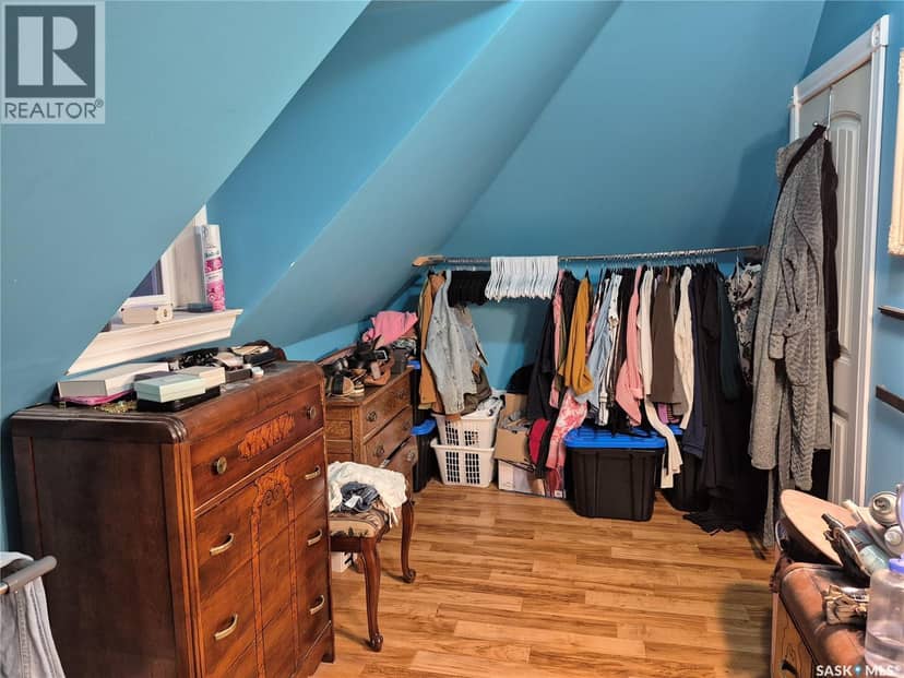 303 Edward STREET — photo 25 of 34