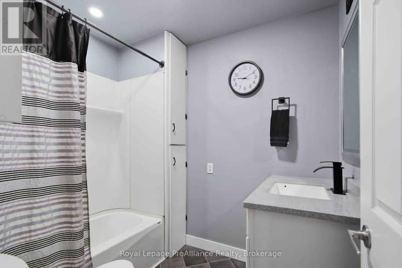 114 Catherine Street — photo 16 of 28