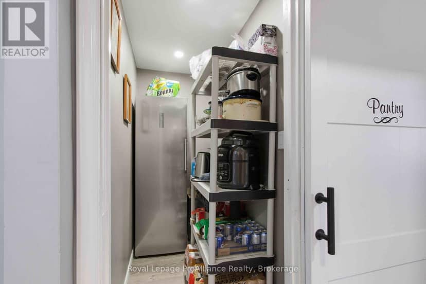 114 Catherine Street — photo 25 of 28