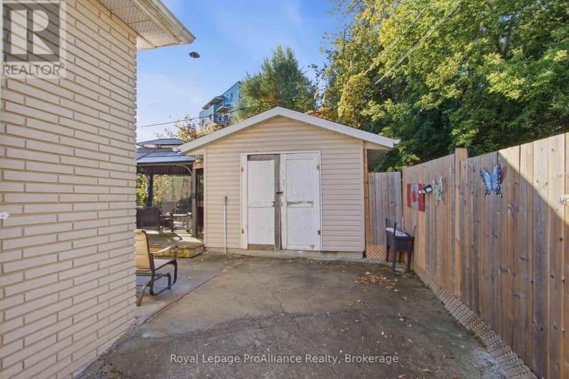114 Catherine Street — photo 27 of 28