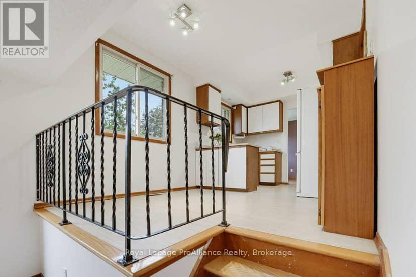 23 Thorncliffe Drive — photo 18 of 40