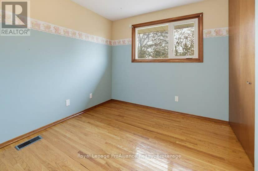 23 Thorncliffe Drive — photo 33 of 40