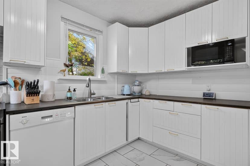 11953 St Albert Tr NW — photo 15 of 40