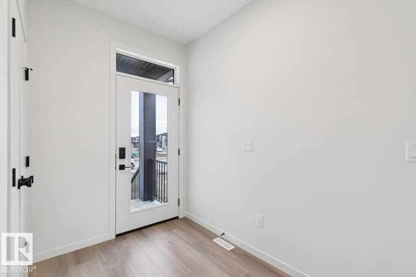 3019 5 AV SW, Edmonton, photo 2