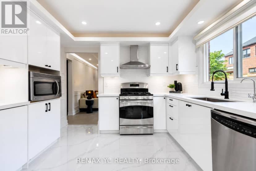 4 Simmons Crescent — photo 14 of 40