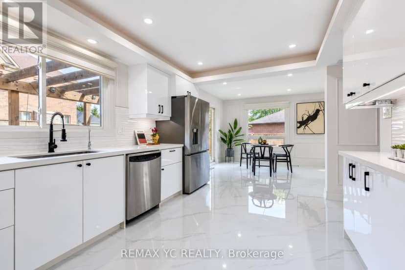 4 Simmons Crescent — photo 15 of 40
