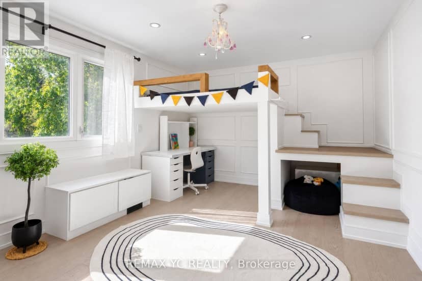 4 Simmons Crescent — photo 24 of 40