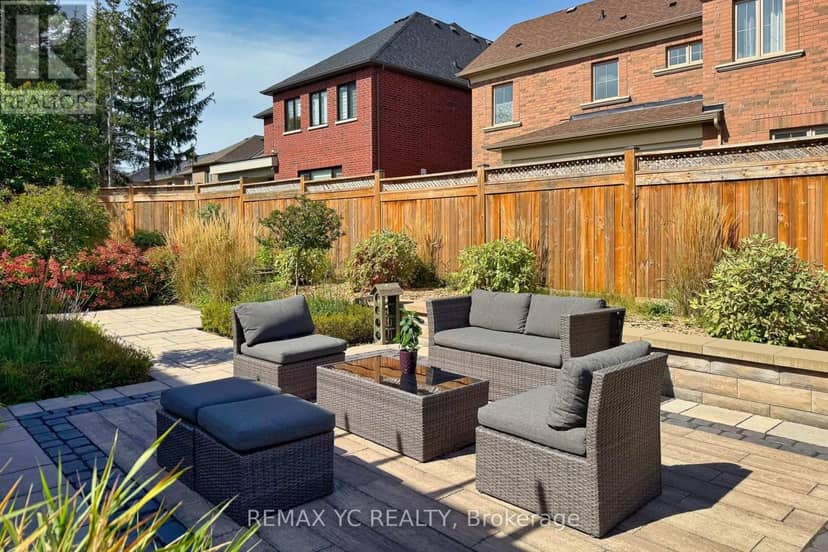 4 Simmons Crescent — photo 35 of 40