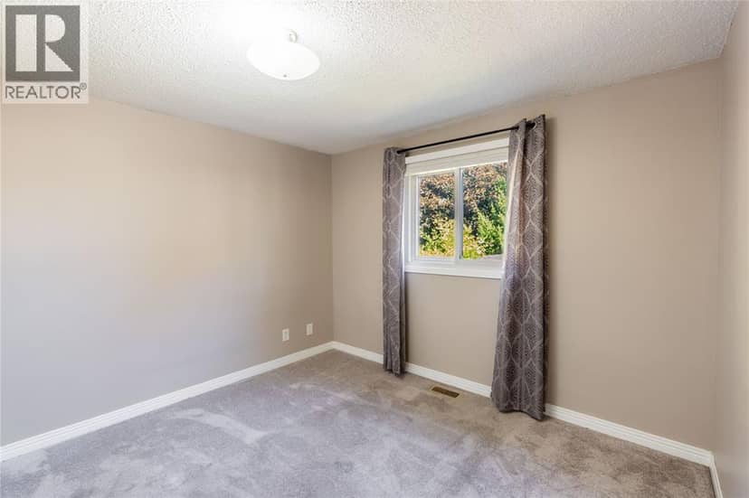 1279 Thistledown Avenue — photo 13 of 37