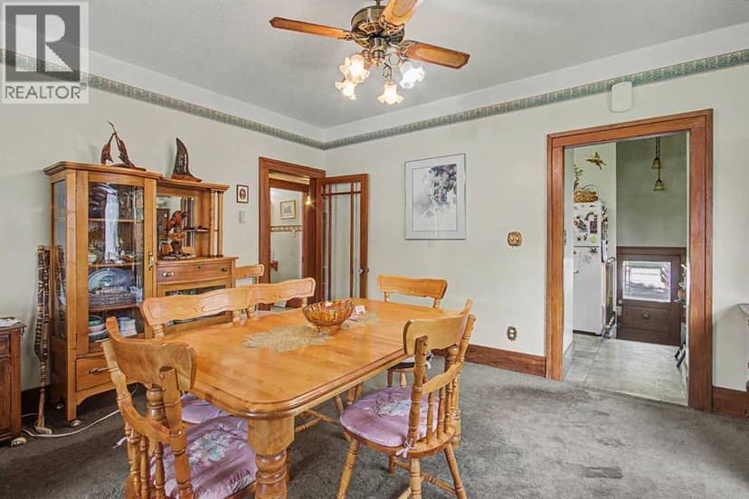 121 10 Avenue NE — photo 14 of 32