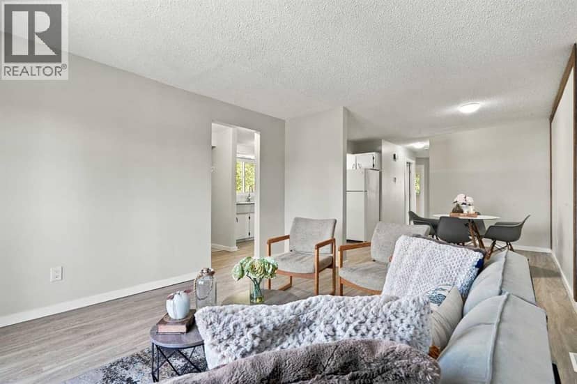 203 Penbrooke Close SE, Calgary, photo 6