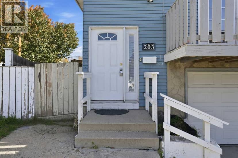 203 Penbrooke Close SE, Calgary, photo 3
