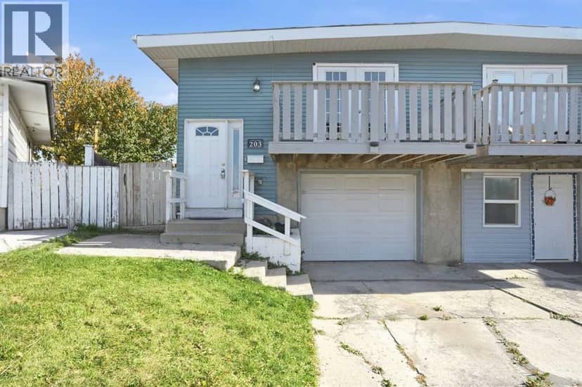 203 Penbrooke Close SE, Calgary, photo 2