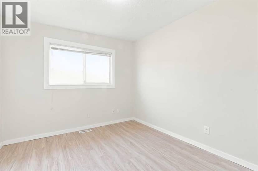 203 Penbrooke Close SE — photo 14 of 40