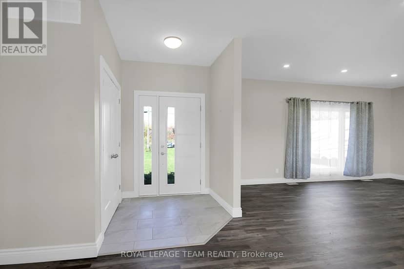 10664 Blaine Road, North Dundas, photo 5
