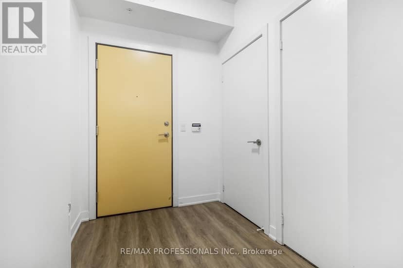 325 - 30 Nelson Street — photo 3 of 40