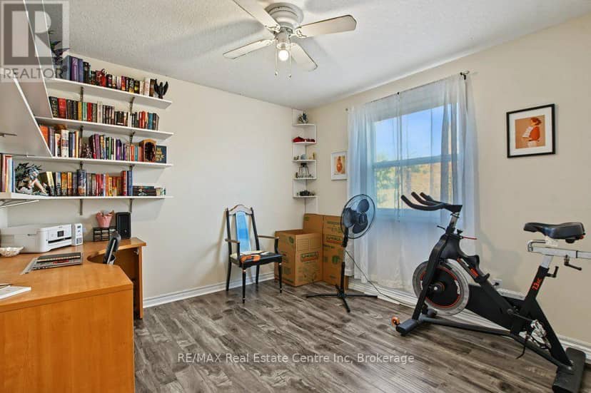 978 Edinburgh Road S — photo 15 of 40