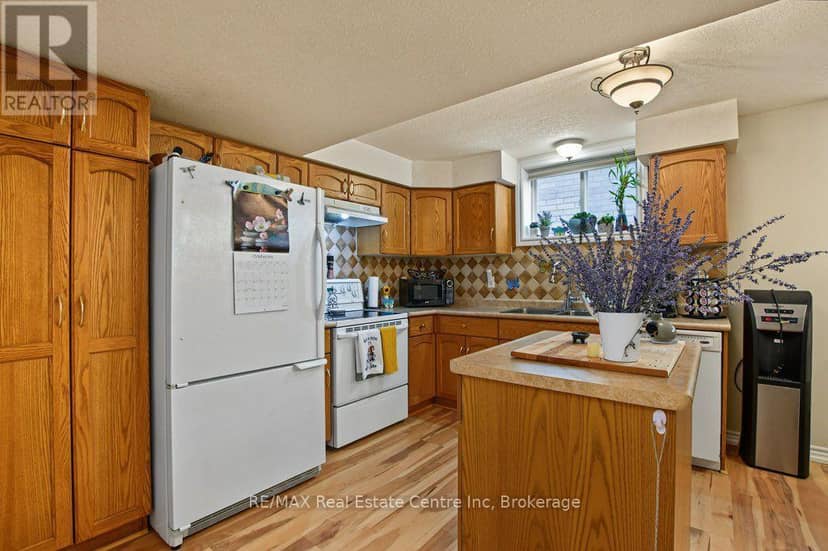 978 Edinburgh Road S — photo 26 of 40