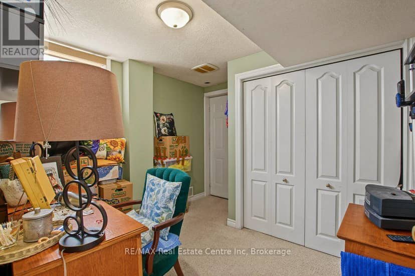 978 Edinburgh Road S — photo 28 of 40