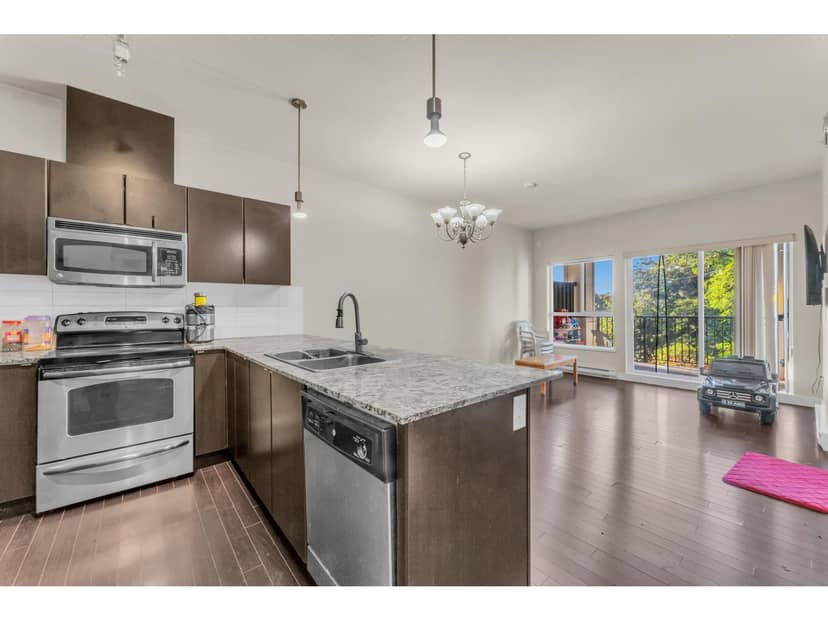 409 9655 KING GEORGE BOULEVARD, Surrey, photo 3