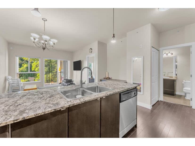 409 9655 KING GEORGE BOULEVARD, Surrey, photo 7