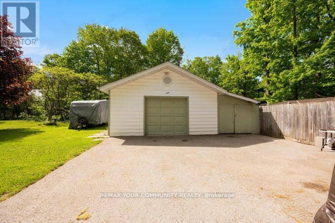 781 Edward Street — photo 7 of 36