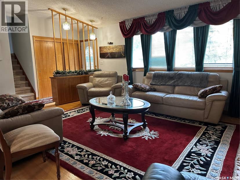 503 9th STREET NE, Weyburn, photo 4