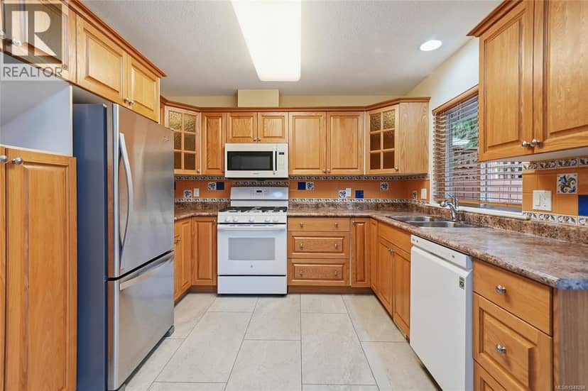 16 850 Arbutus St — photo 14 of 40