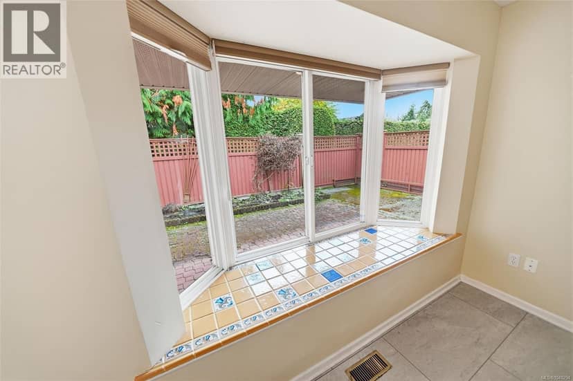 16 850 Arbutus St — photo 21 of 40
