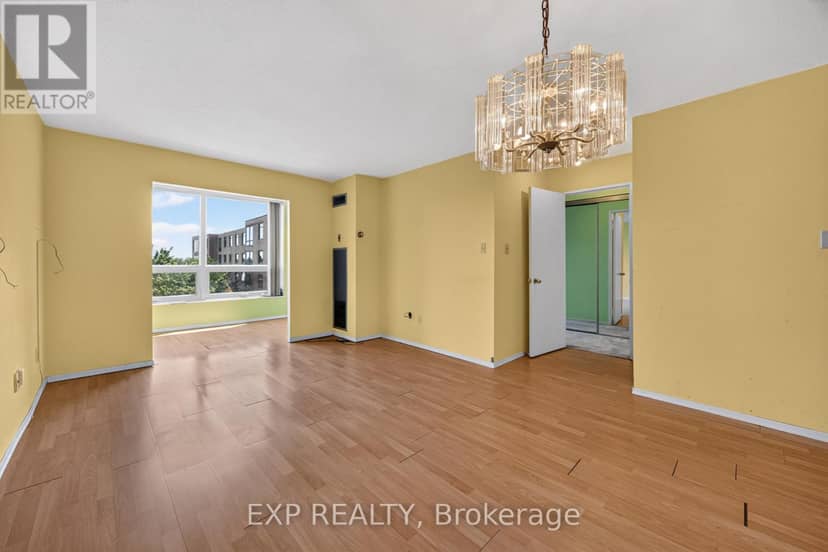 716 - 326 Major Mackenzie Drive E — photo 10 of 37