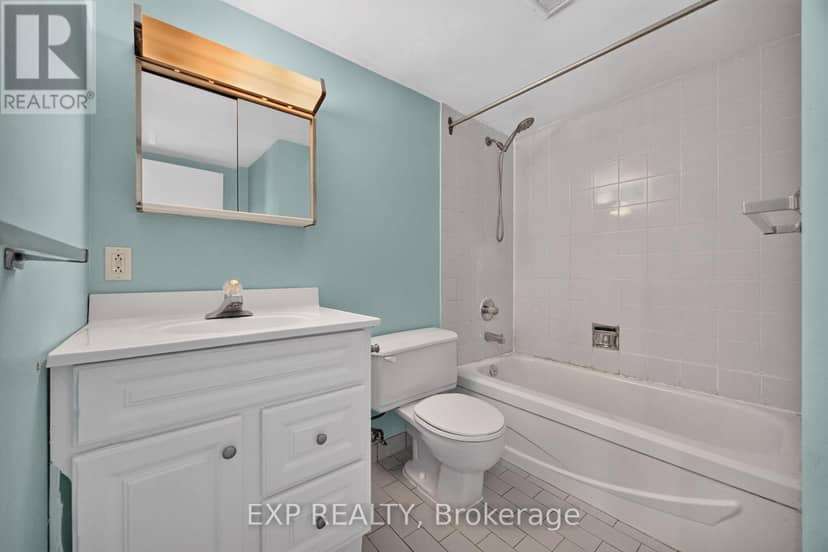 716 - 326 Major Mackenzie Drive E — photo 26 of 37