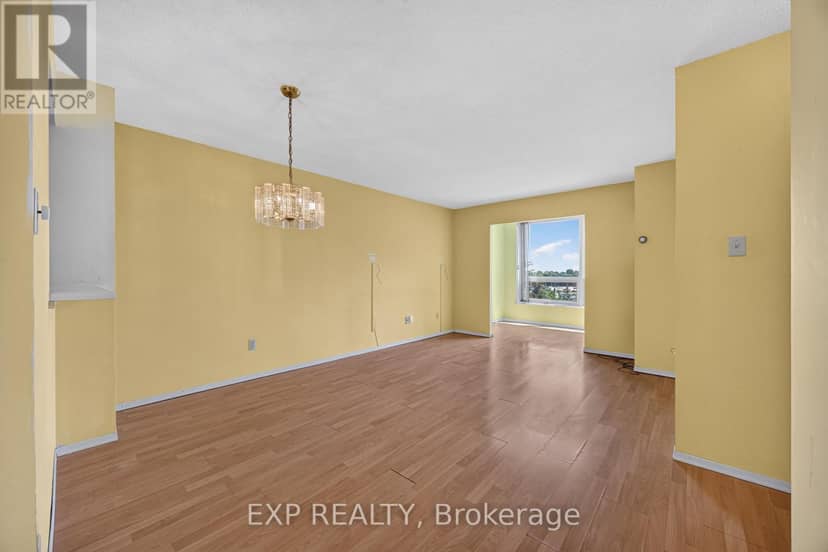 716 - 326 Major Mackenzie Drive E, Richmond Hill, photo 3