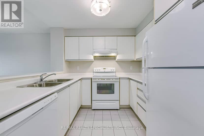 1605 - 2177 Burnhamthorpe Road W — photo 10 of 40