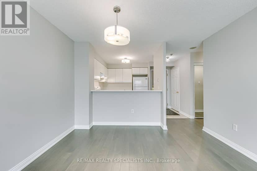 1605 - 2177 Burnhamthorpe Road W — photo 16 of 40