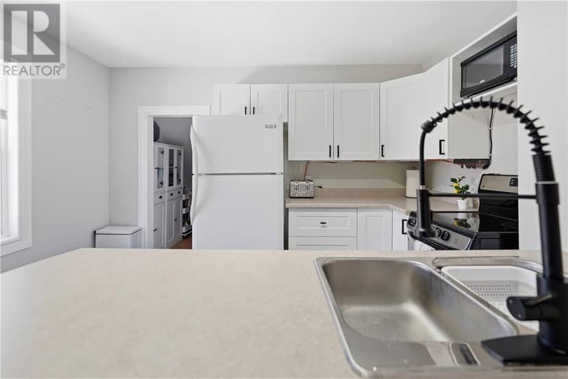 216 Bond Street — photo 10 of 40