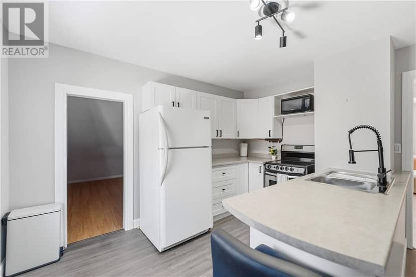 216 Bond Street — photo 14 of 40