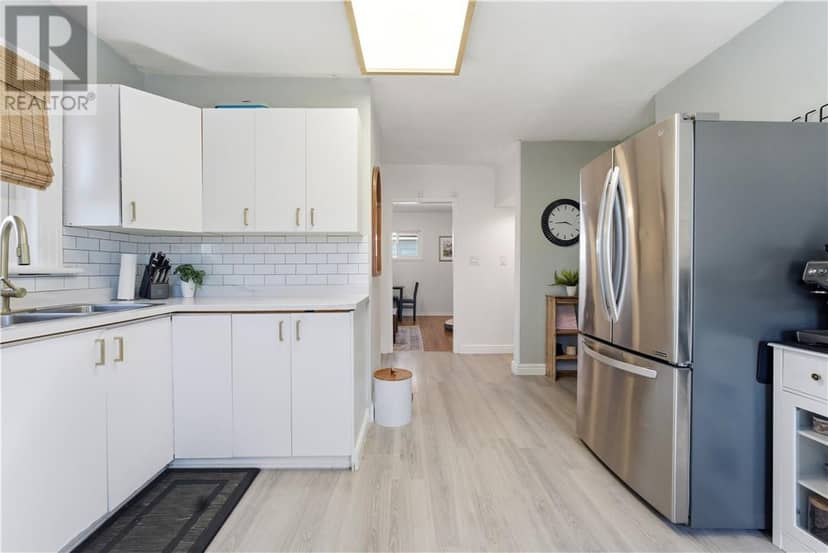 216 Bond Street — photo 25 of 40