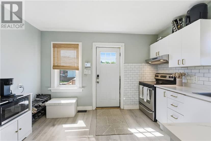 216 Bond Street — photo 28 of 40