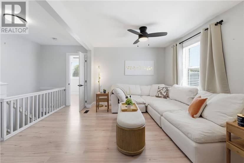216 Bond Street — photo 4 of 40