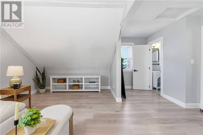 216 Bond Street — photo 6 of 40