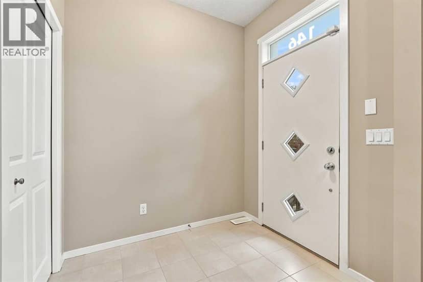 146 Livingston Avenue NE, Calgary, photo 2