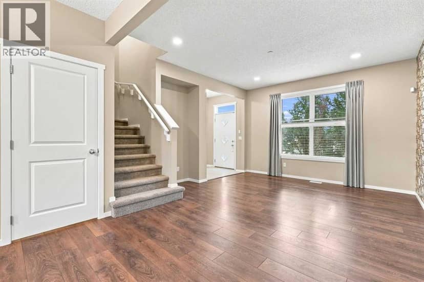 146 Livingston Avenue NE, Calgary, photo 3