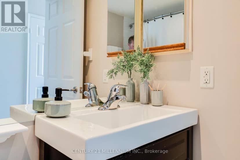 902 - 4450 Tucana Court — photo 32 of 40