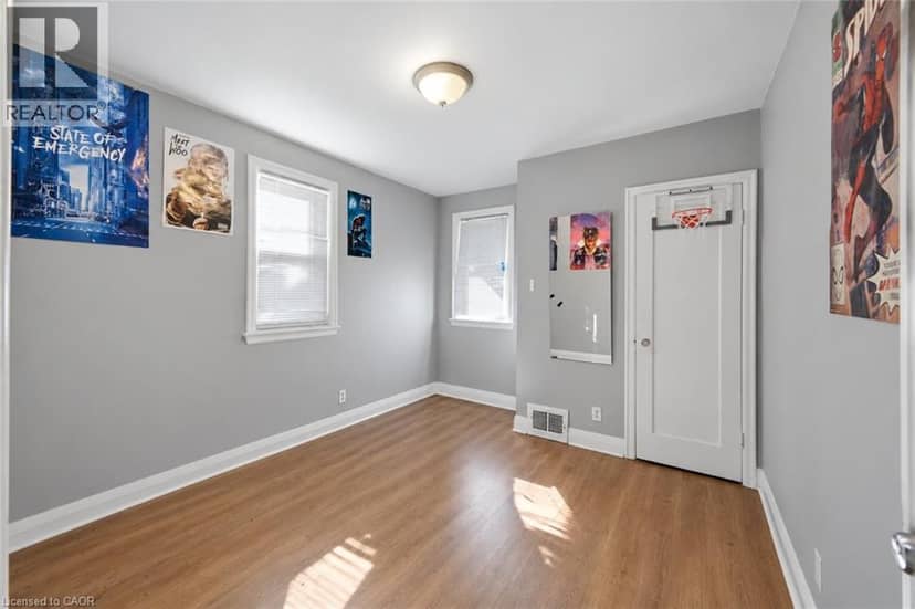 27 HOLLYWOOD Street S, Hamilton, photo 3