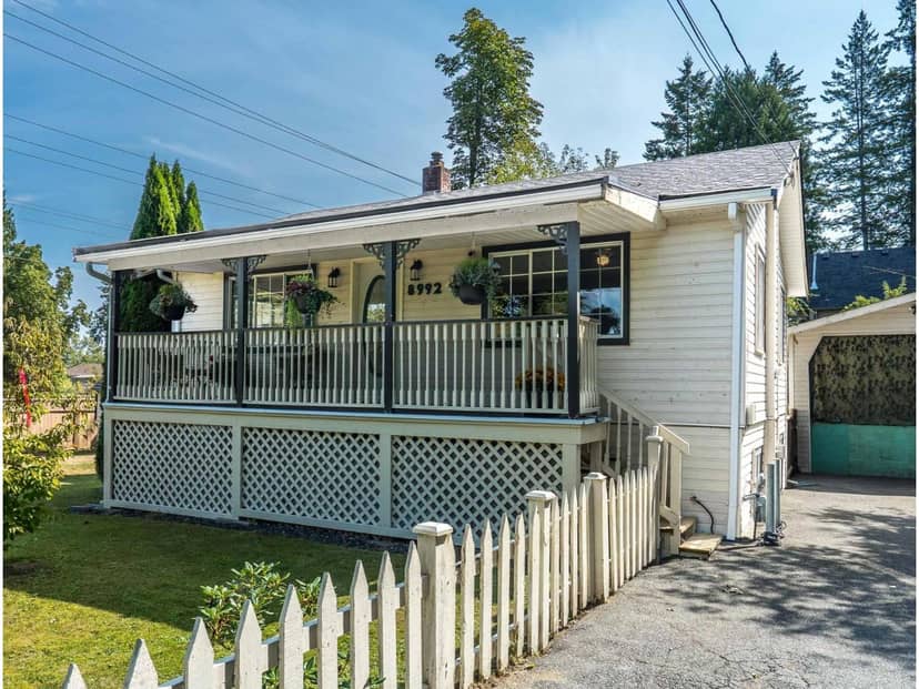 8992 ROYAL STREET, Langley, photo 2