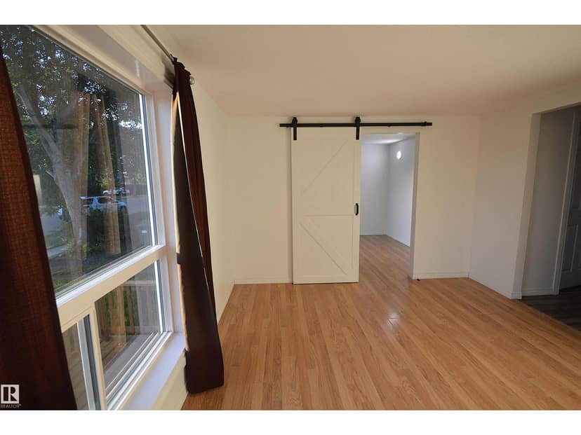 4909 52 ST — photo 17 of 40